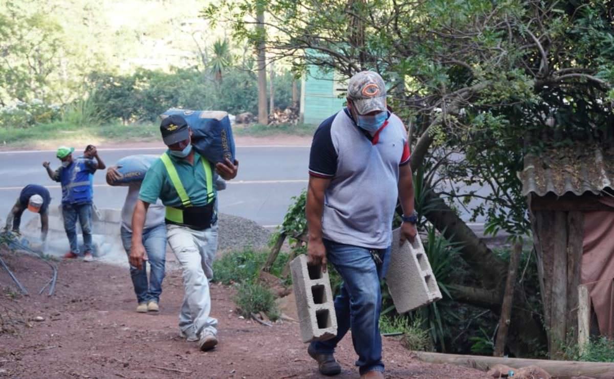 Fuerza Honduras II llega al municipio de Santa Lucía con ayuda a pobladores 