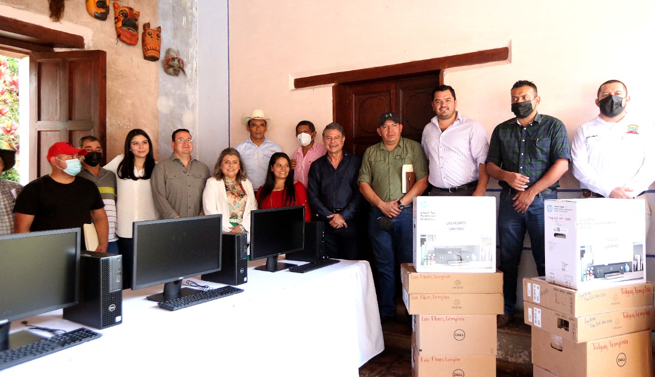 Alcaldías de Lempira, Copán y Ocotepeque reciben equipo de cómputo e impresión