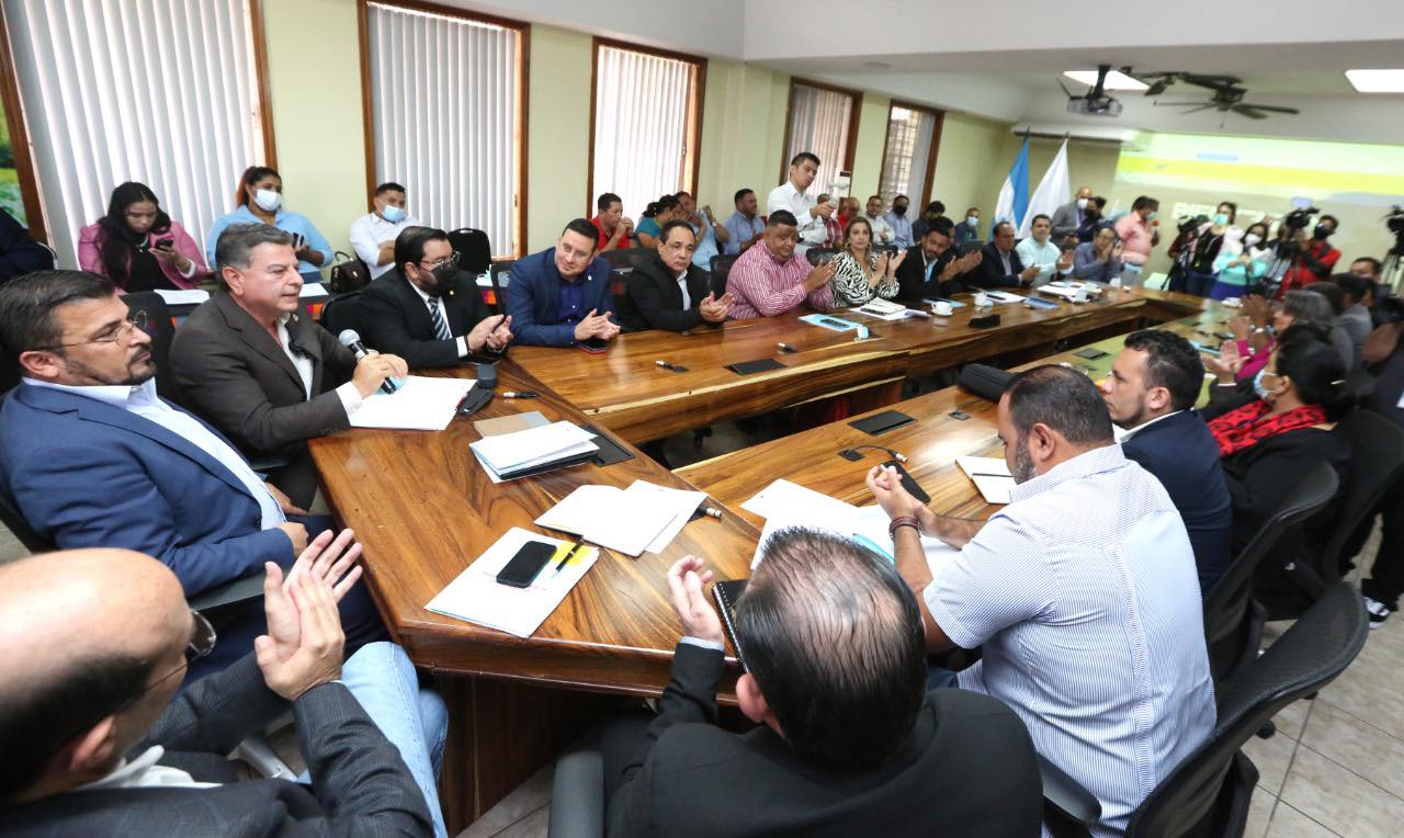Socialización con los Gobernadores Departamentales para la ejecución de proyectos en la red vial terciaria y vecinal del país