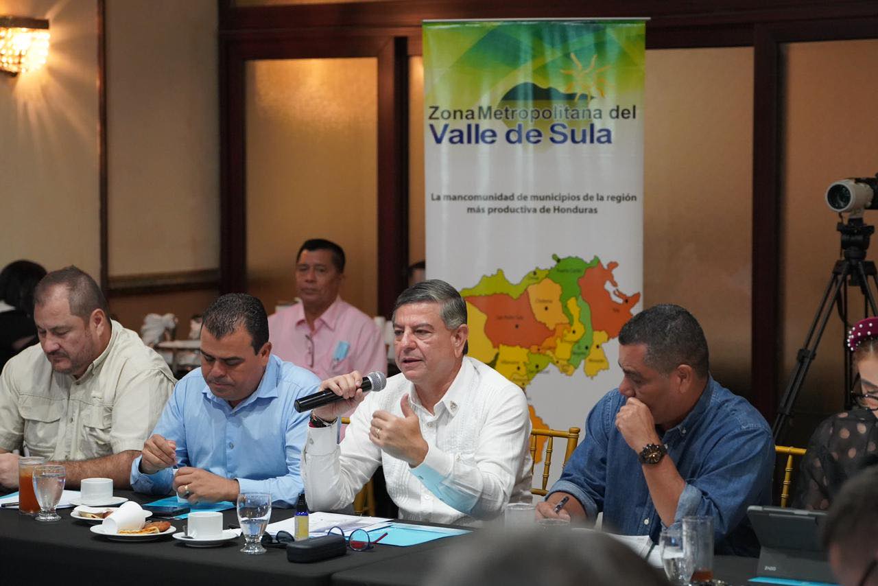 Ministro Tomás Vaquero impulsa el empoderamiento de los municipios a través de nuevas oportunidades de negocio para fortalecer el desarrollo económico local