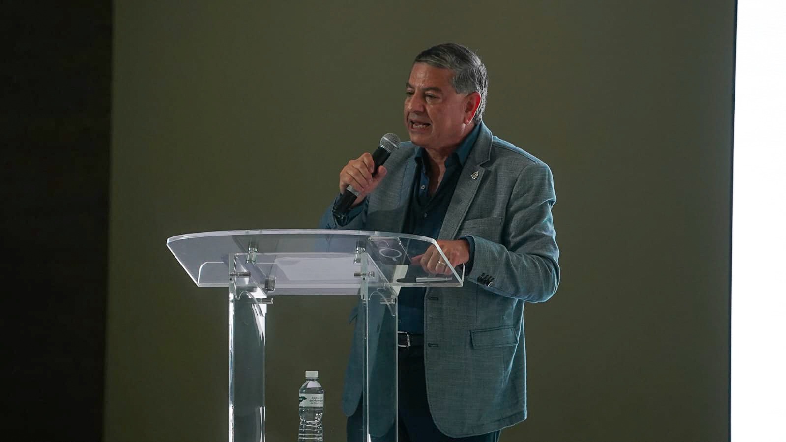Ministro de la SEGOB, Tomás Vaquero pidió a los alcaldes eficiencia y transparencia en el manejo de los fondos