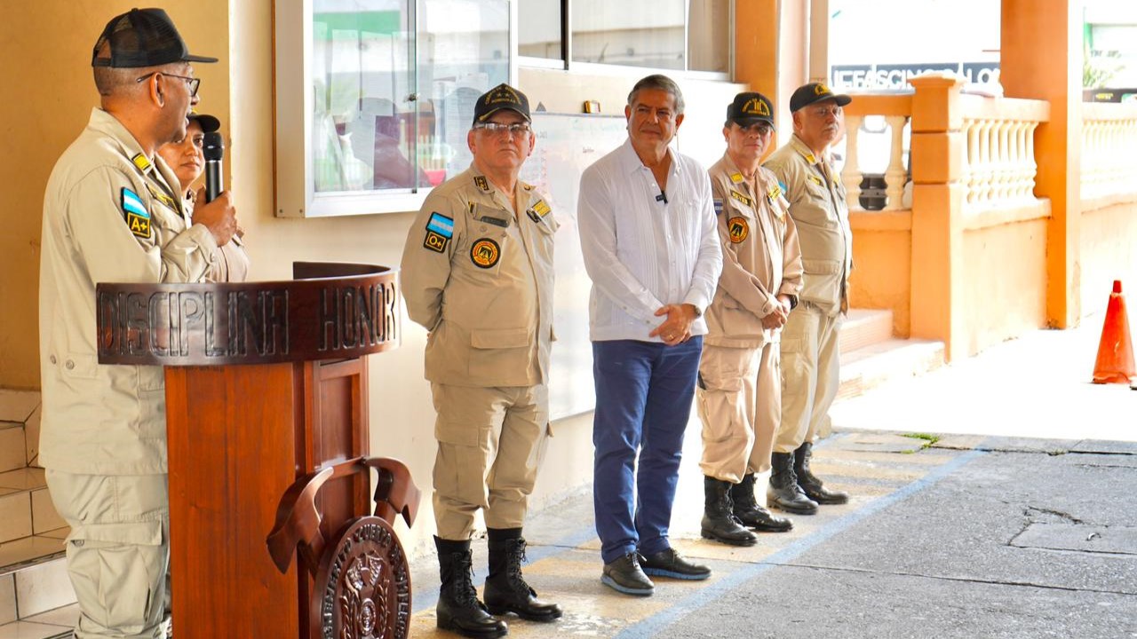 Gobierno de la Presidenta Xiomara Castro aprueba aumento salarial que oscila entre tres mil y dos mil lempiras para  los Bomberos