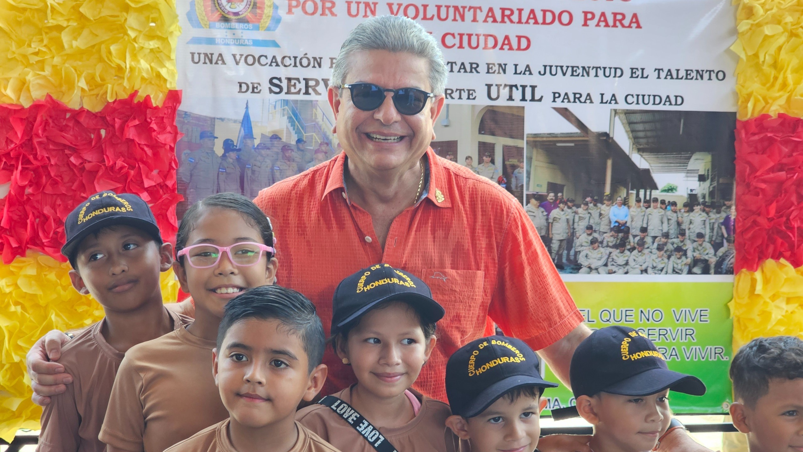Ministro Tomás Vaquero insta a jóvenes a participar activamente en el voluntariado